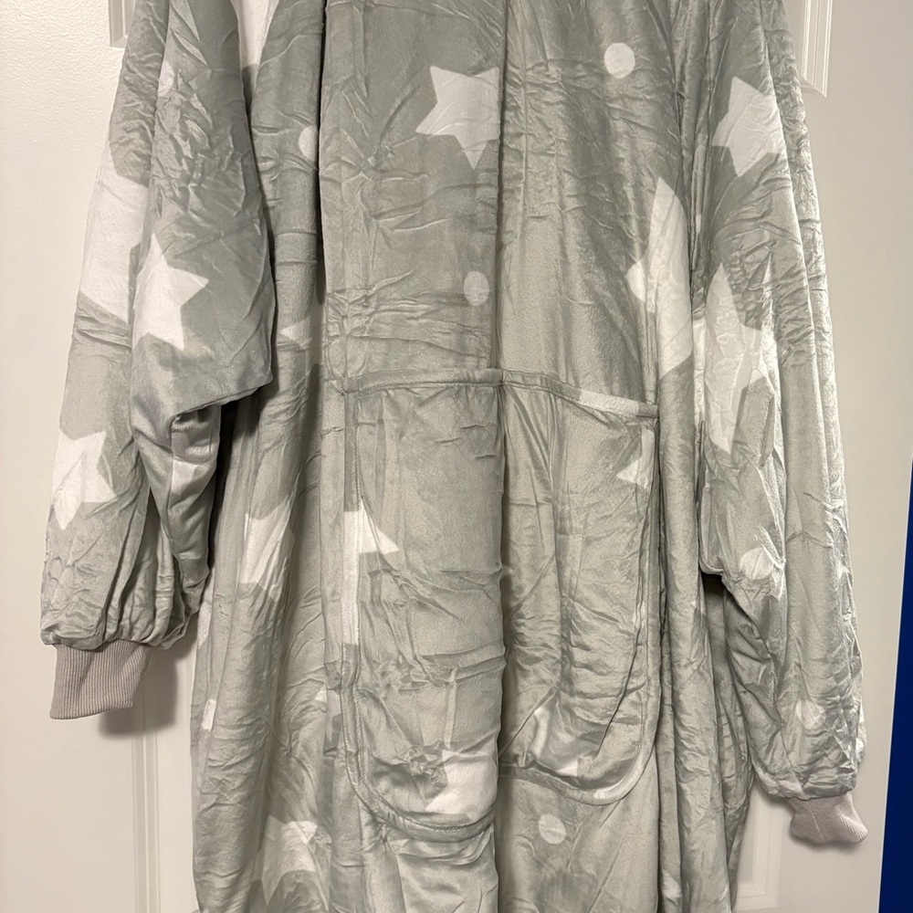 Brand New! Grey Star Patterned Oversized Blanket Hoodie/Oodie